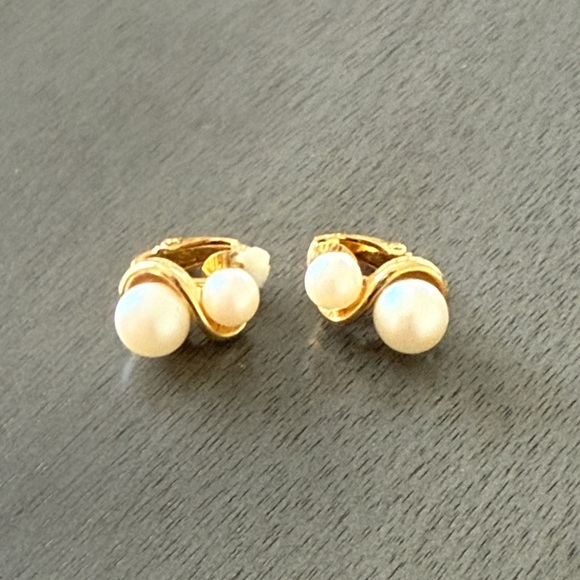 Vintage Jewelry - Vintage Faux Pearl Double Pearl Clip Earrings Gold Tone Petite MCM Classic Retro